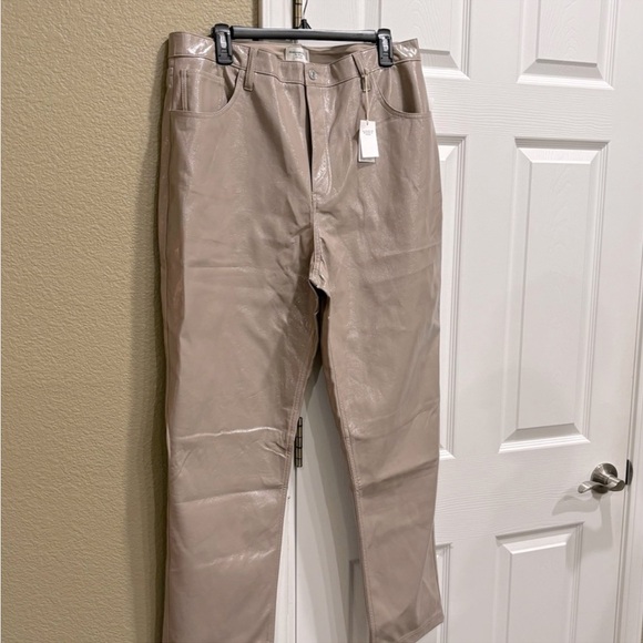 NEW Abercrombie Fitch Vegan
Leather Straight Pants Tan size 33/16 - Picture 4 of 8